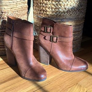 🍀Lucky Brand ankle boots . Great condition leather sz9